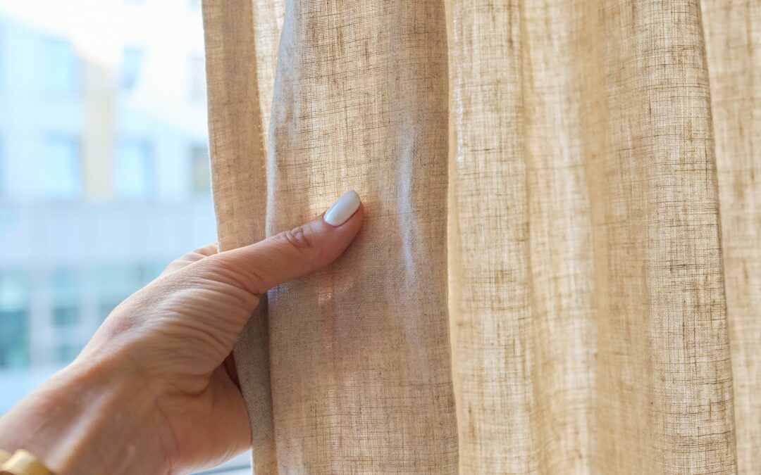 Como lavar cortina de linho sintético?